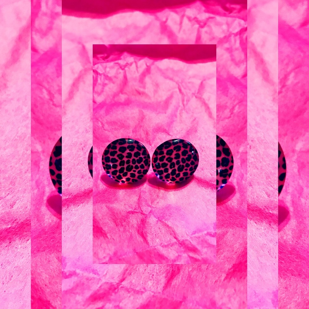 Different ear studs leopard style